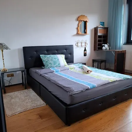Δωμάτια σε οικογενειακή κατοικία Ferienzimmer By Riela Im Ehemaligem Schoeneck